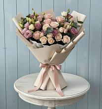 Букет цветов из:  Розы и Лизиантусы в Гергебиле