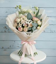 Букет цветов из:  Розы и Лизиантусы в Гергебиле