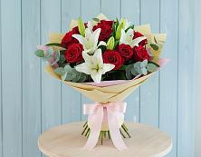 Букет цветов из:  Лилии и Розы в Гергебиле