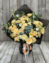Букет цветов из:  Розы и Лизиантусы в Гергебиле