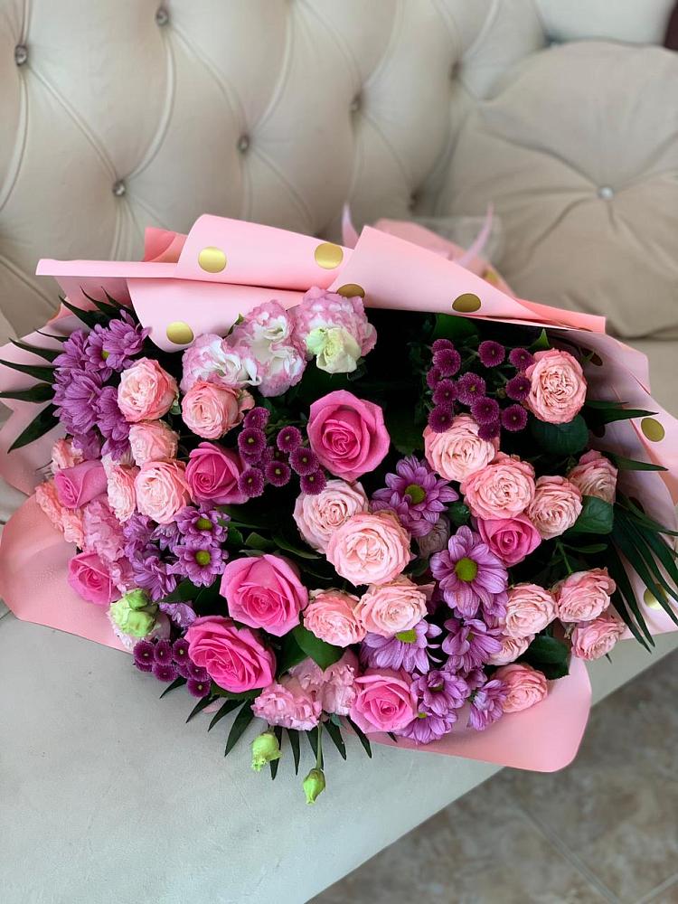 Букет цветов из: Хризантемы, Розы и Лизиантусы в Гергебиле