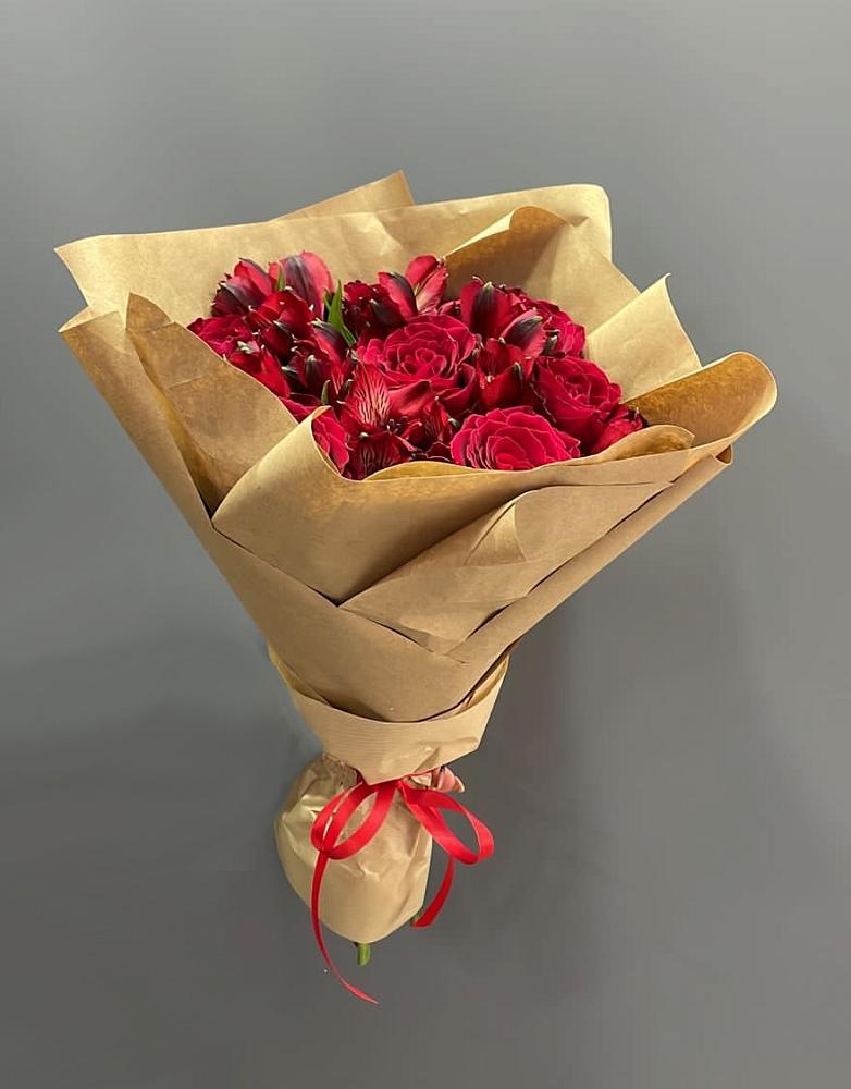 Букет цветов из: Альстромерии и Розы в Гергебиле