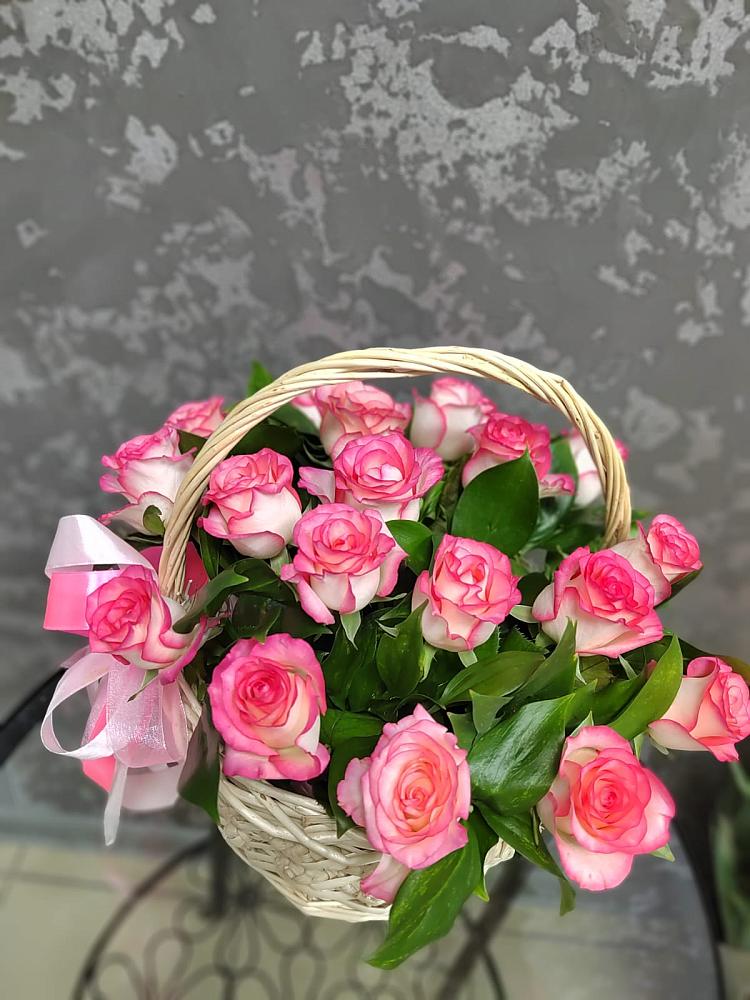 Цветочная композиция из Розы в корзине в Гергебиле