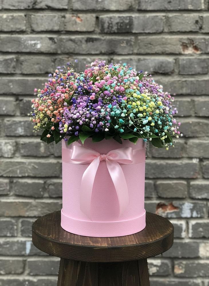 Цветочная композиция из Гипсофила и Розы в шляпной коробке в Гергебиле