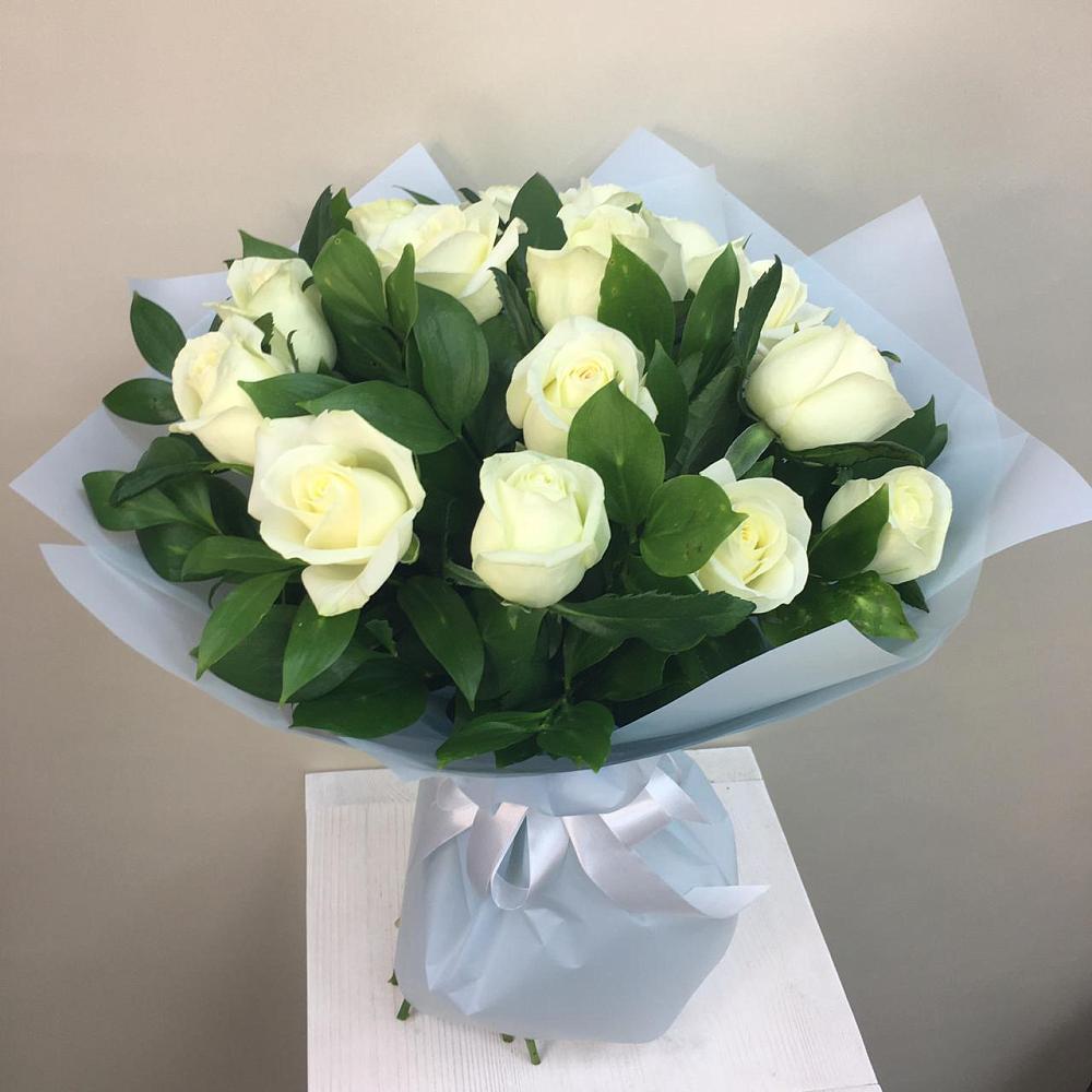 Букет 15 Белых роз Проуд в Гергебиле
