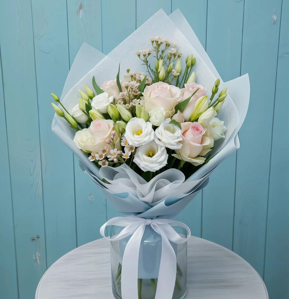 Букет цветов из: Розы и Лизиантусы в Гергебиле