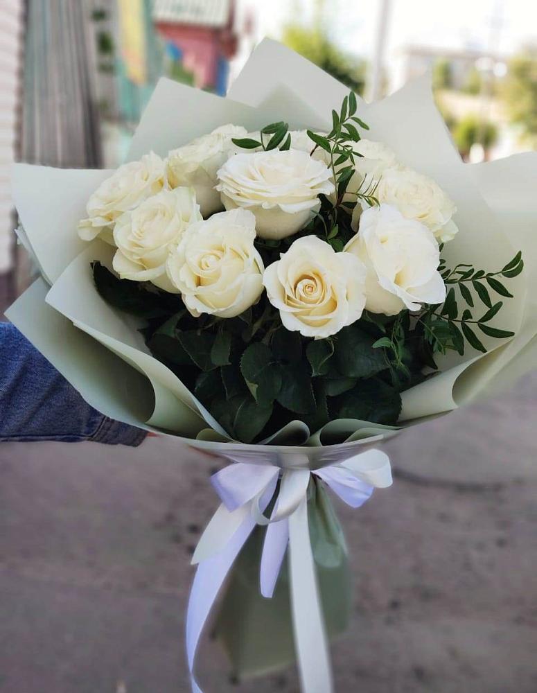 Букет Белые розы Проуд в Гергебиле