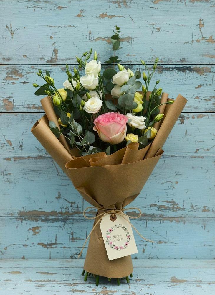 Букет цветов из: Розы и Лизиантусы в Гергебиле