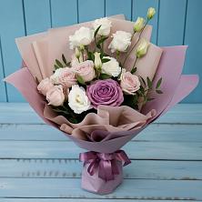 Букет цветов из:  Розы и Лизиантусы в Гергебиле