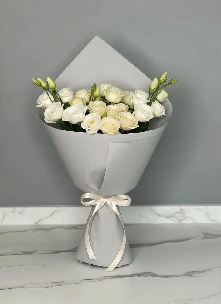 Букет цветов из: Розы и Лизиантусы в Гергебиле