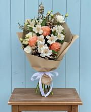 Букет цветов из:  Альстромерии, Лизиантусы, Розы и Хризантемы #REPLACE_PRED# Гергебиле