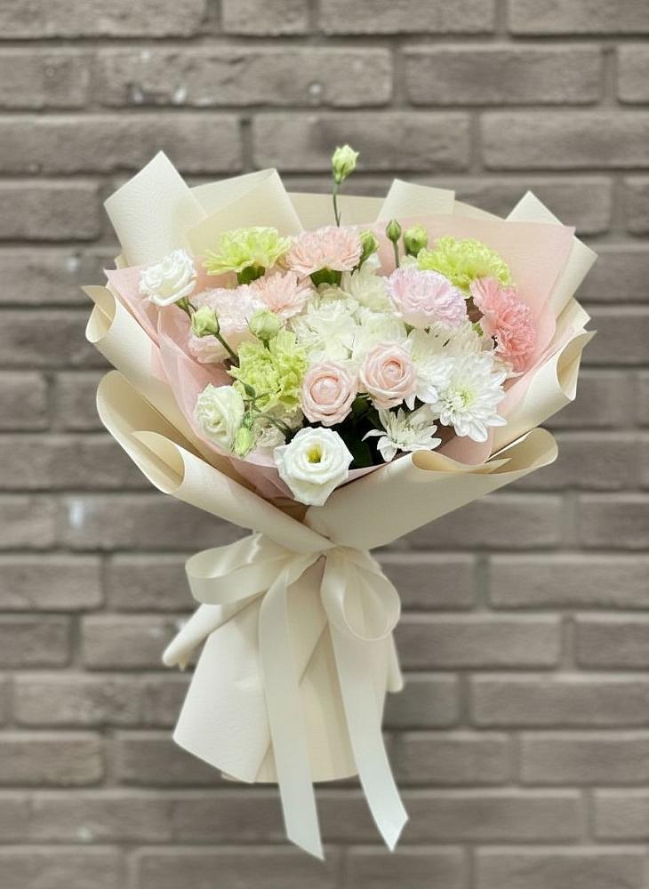 Букет цветов из: Гвоздики, Розы, Лизиантусы и Хризантемы в Гергебиле