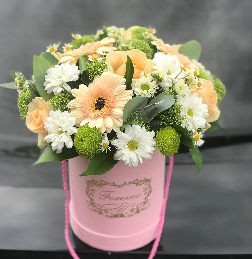 Цветочная композиция из Розы, Герберы и Хризантемы в шляпной коробке в Гергебиле