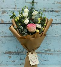 Букет цветов из:  Розы и Лизиантусы в Гергебиле
