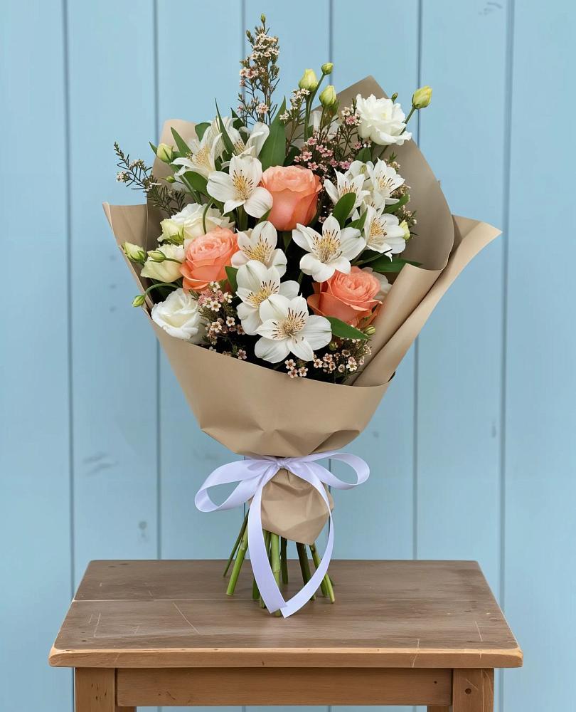 Букет цветов из: Альстромерии, Лизиантусы, Розы и Хризантемы в Гергебиле