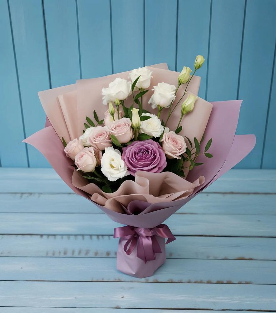 Букет цветов из: Розы и Лизиантусы в Гергебиле